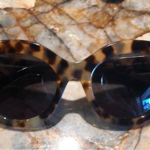 Beautiful, elegant Balenciaga  sunglasses!